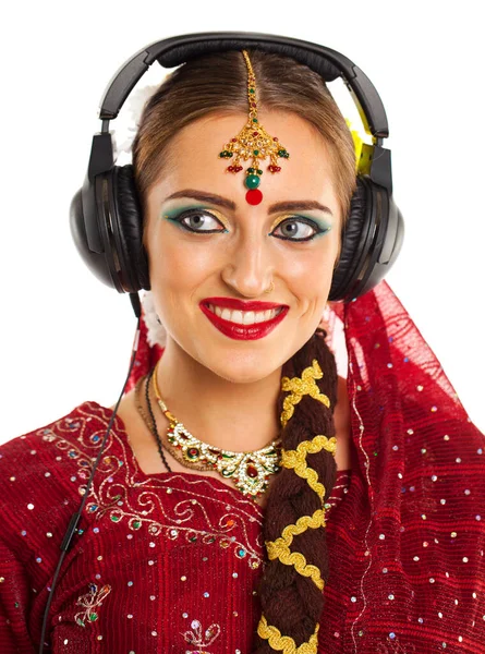 Joven Hermosa Mujer India Escuchando Música Los Auriculares —  Fotos de Stock