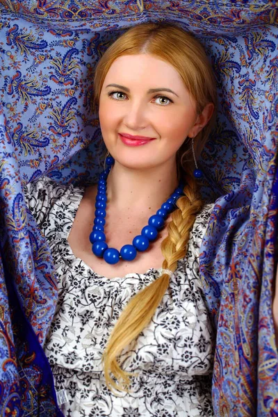Porträtt Ung Rysk Blond Flicka — Stockfoto