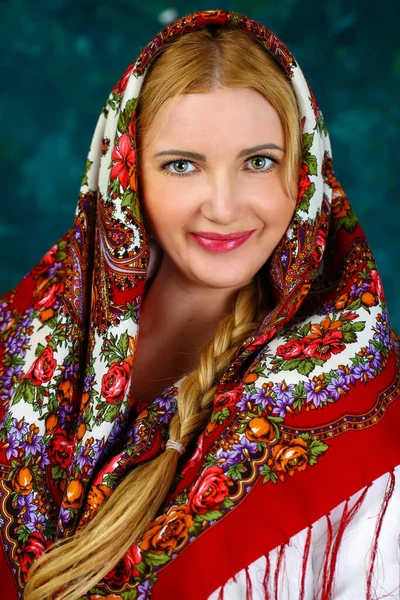 Portret Van Een Jong Russisch Blond Meisje — Stockfoto