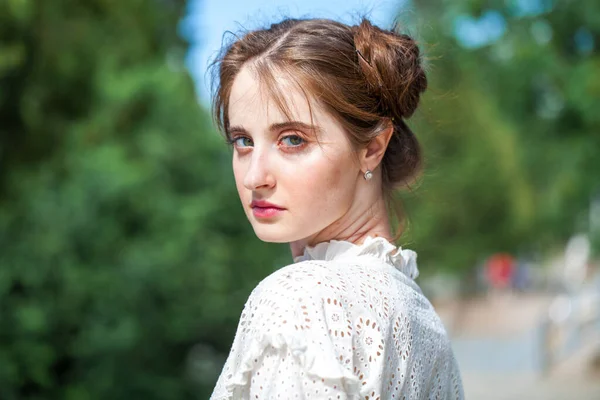 Close Portrait Young Beautiful Brunette Woman Summer Park — Stock Photo, Image