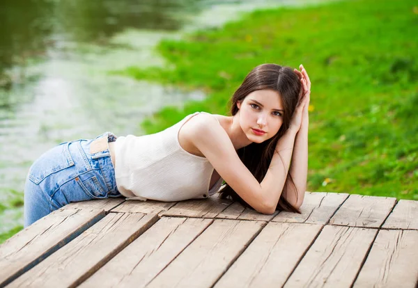 Portrait Young Beautiful Girl Posing Background Pond Summer Park — Stock Photo, Image