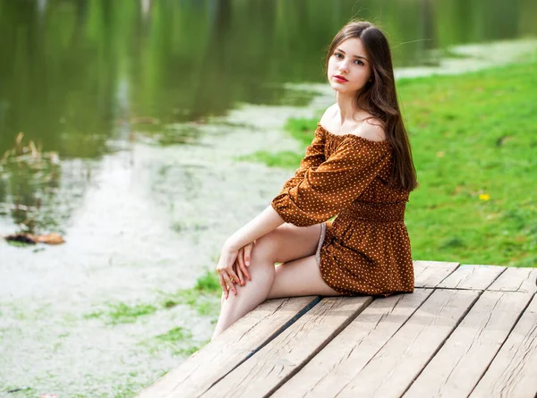 Portrait Young Beautiful Brunette Girl Brown Dress Posing Background Pond — Stock Photo, Image