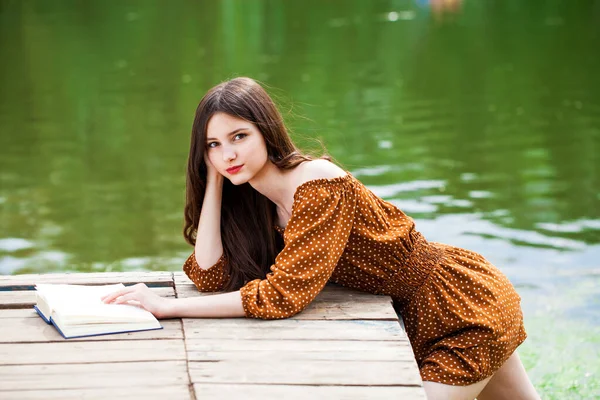 Young Beautiful Brunette Girl Reading Book Summer Park — Stock Photo, Image