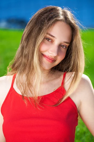 Close Portret Van Een Jong Mooi Meisje Zomer Park Outdoor — Stockfoto