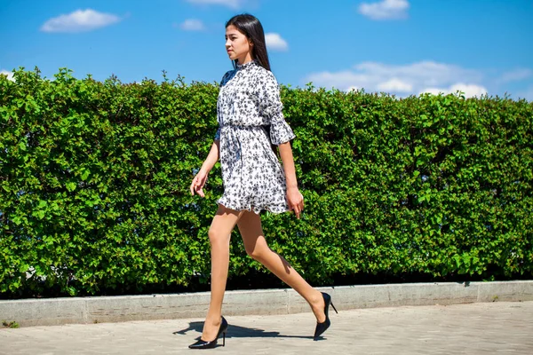 Portrait Une Jeune Belle Adolescente Dans Parc Été — Photo