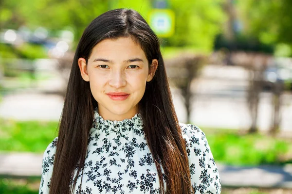 Retrato Una Joven Hermosa Adolescente Parque Verano — Foto de Stock