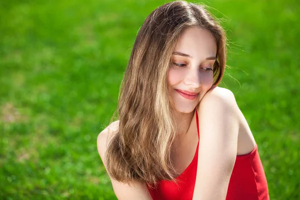 Primer Plano Retrato Una Joven Hermosa Chica Parque Verano Aire — Foto de Stock