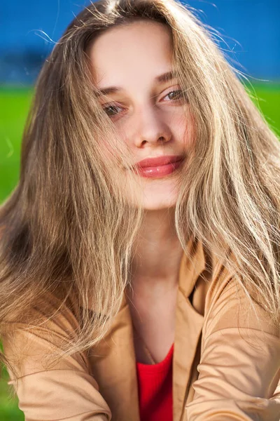 Close Retrato Uma Jovem Menina Bonita Parque Verão Livre — Fotografia de Stock