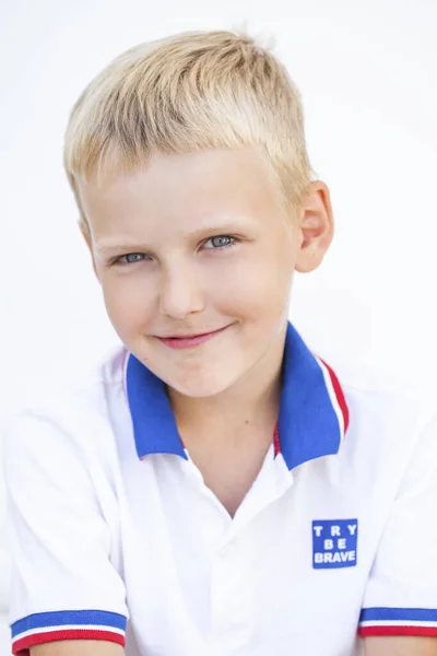 Porträtt Liten Blond Pojke — Stockfoto