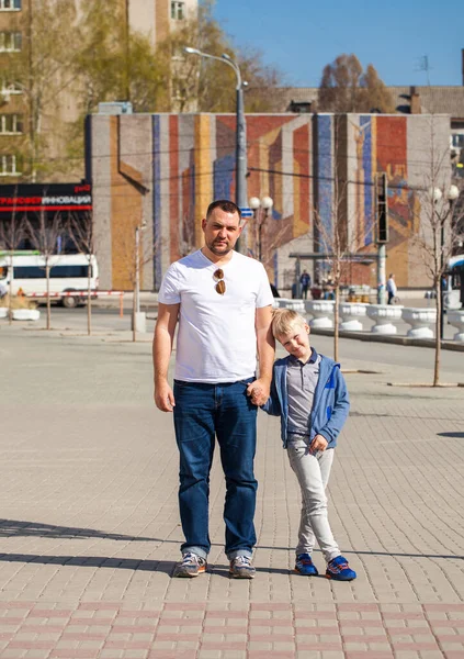 Street Portrait Father Blonde Son — Fotografia de Stock