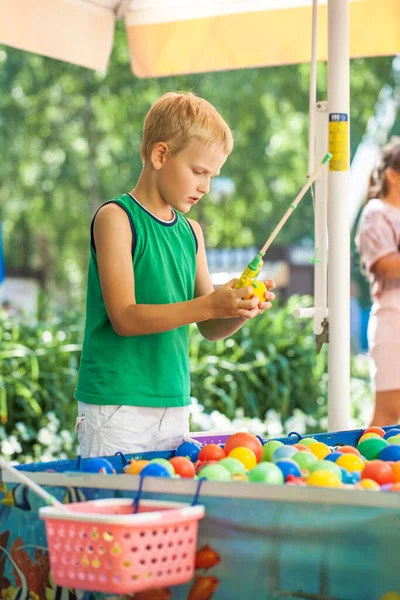 Little Boy Fishing Amusement Park — Stock Photo, Image