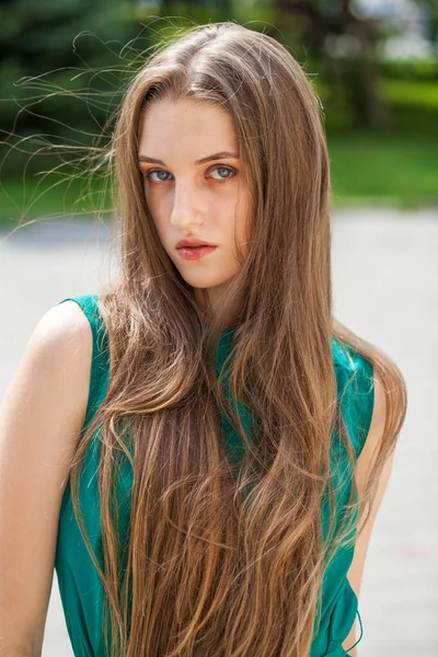 Close Retrato Uma Jovem Bela Mulher Loira Verão Livre — Fotografia de Stock