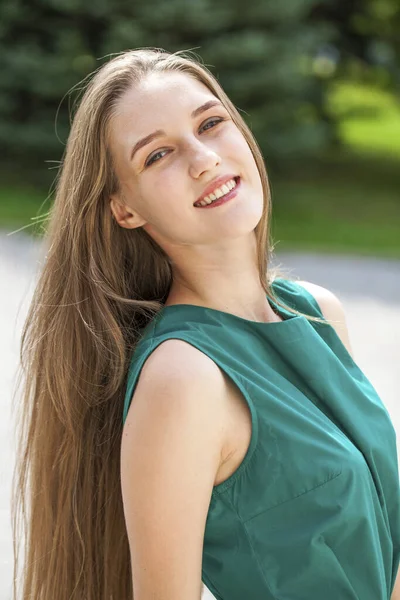 Close Portrait Young Beautiful Blonde Woman Summer Park — Stock Photo, Image