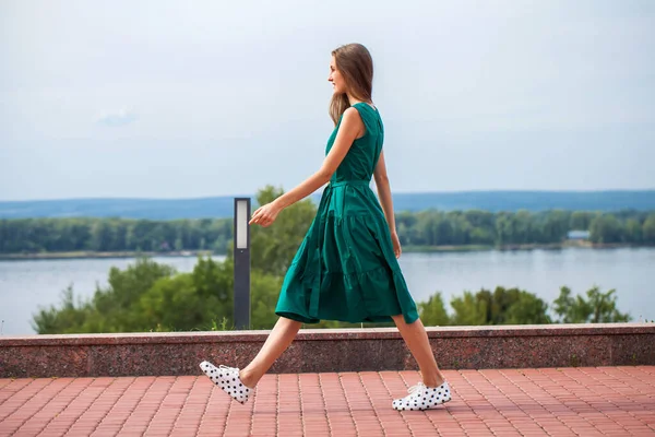 Full Body Portrait Young Blonde Girl Green Dress — Stock Photo, Image