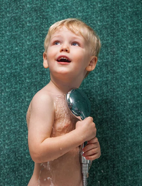 Close Portret Van Een Jongetje Een Zomerpark — Stockfoto