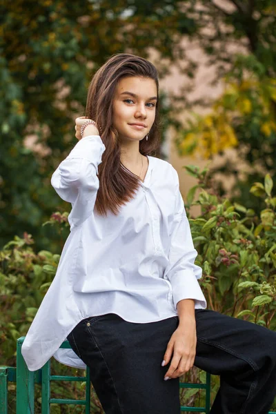 Portrait Young Teenage Girl White Shirt — Stock Photo, Image