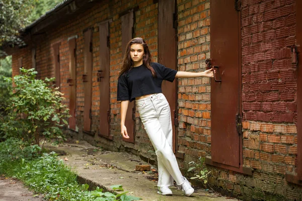 Portret Van Een Jong Mooi Brunette Meisje Herfst Park Buiten — Stockfoto