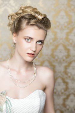 güzel düğün saç modeli ile genç gelin