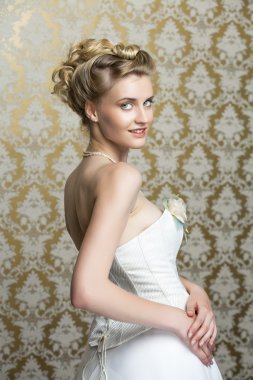 güzel düğün saç modeli ile genç gelin