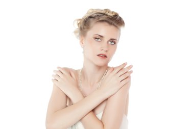 güzel düğün saç modeli ile genç gelin