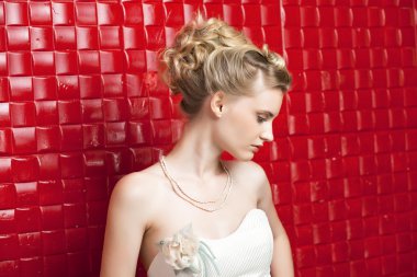 güzel düğün saç modeli ile genç gelin