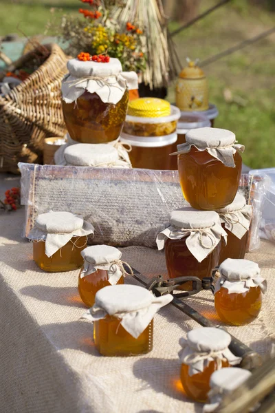 天然蜂蜜の展示即売会 — ストック写真