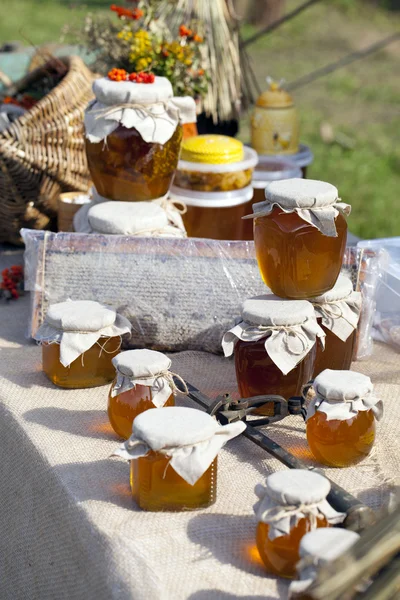 天然蜂蜜の展示即売会 — ストック写真