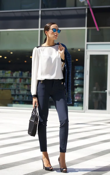 Young beautiful woman walking away — Stock Photo, Image