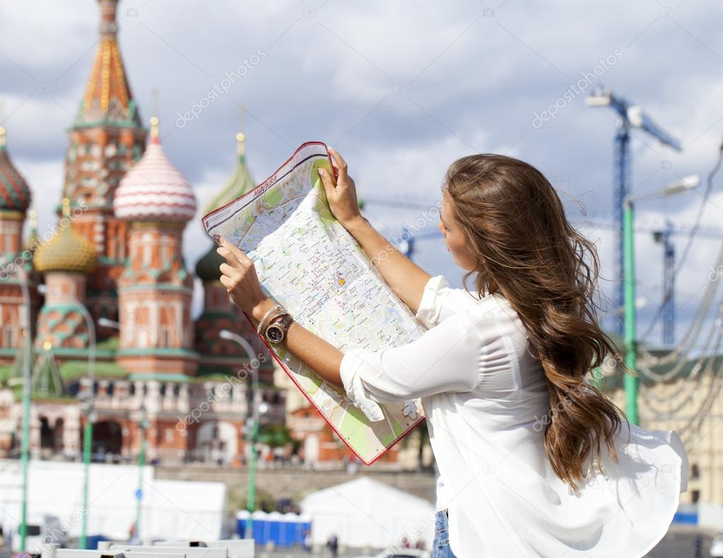 Старинные улочки будапешта. Туристы в петербурге. Города золотого кольца маршрут. Замок в центре йошкар-оле. Экскурсии по городам самостоятельно.