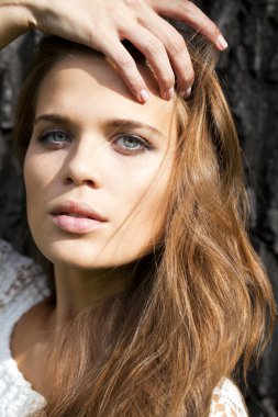 Genç güzel kadın.