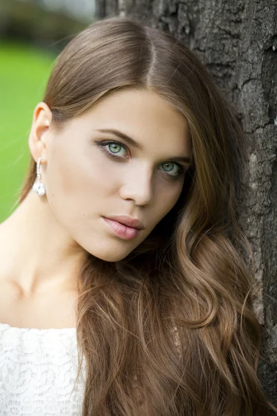 Young beautiful woman — Stock Photo, Image