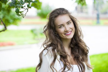 Genç güzel kadın.