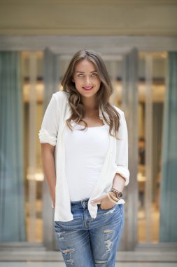 Genç güzel kadın.