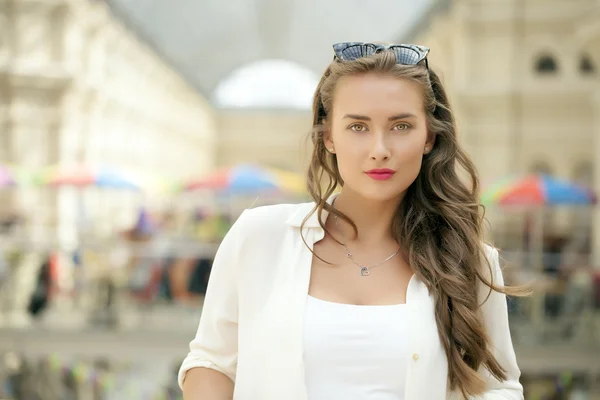 Mulher bonita jovem — Fotografia de Stock