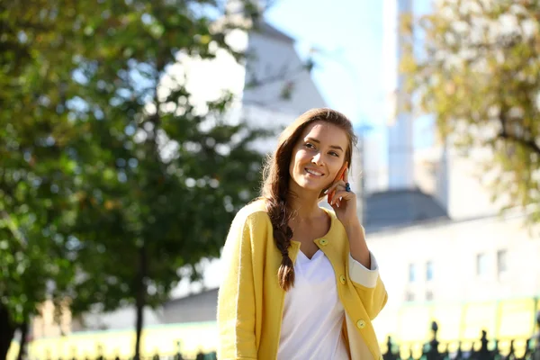 Happy beautiful woman calling by phone — Stock Photo, Image