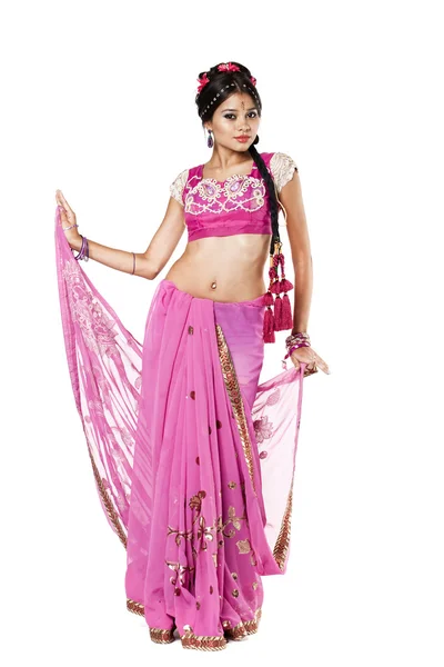 Junge hübsche Frau im indischen Kleid — Stockfoto