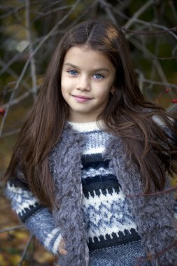 telefon ederken okul kız