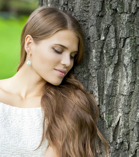 Jovem mulher bonita — Fotografia de Stock