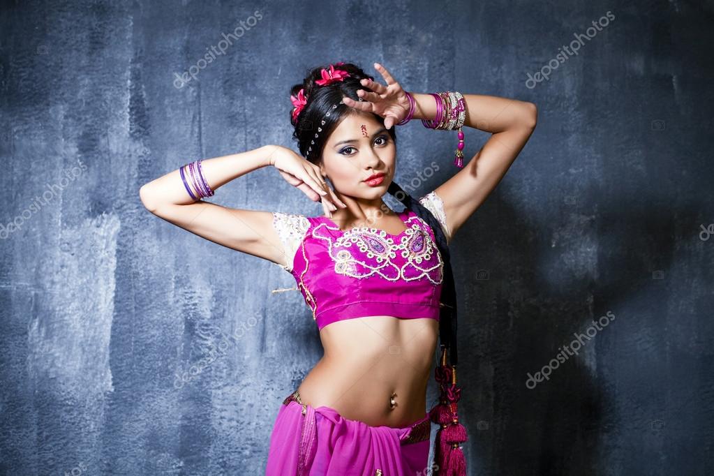 Sexy Bangalore Escort in traditional seductive pose