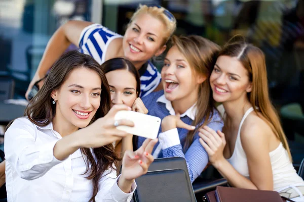 Selfie πέντε γυναίκες χαρούμενος — Φωτογραφία Αρχείου