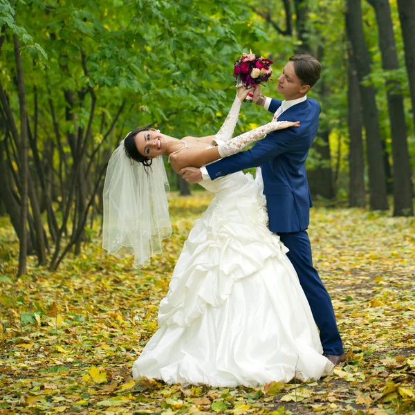 Nevěsta a ženich — Stock fotografie