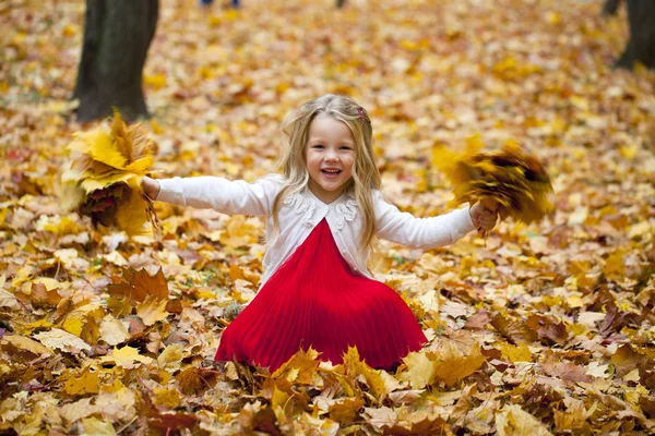 Portrait of a pretty liitle girl — Stock Photo, Image