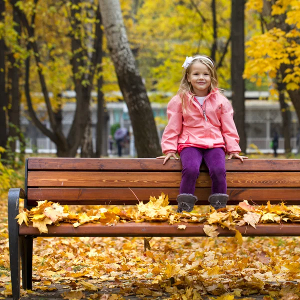 Portrait of a pretty liitle girl — Stock Photo, Image