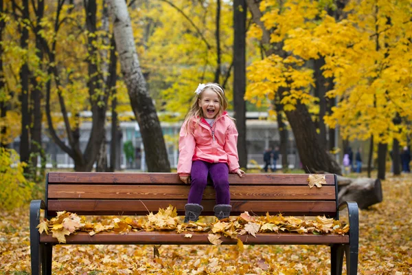 Portrait d'une jolie fille liitle — Photo