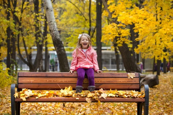 Retrato de uma menina muito liitle — Fotografia de Stock