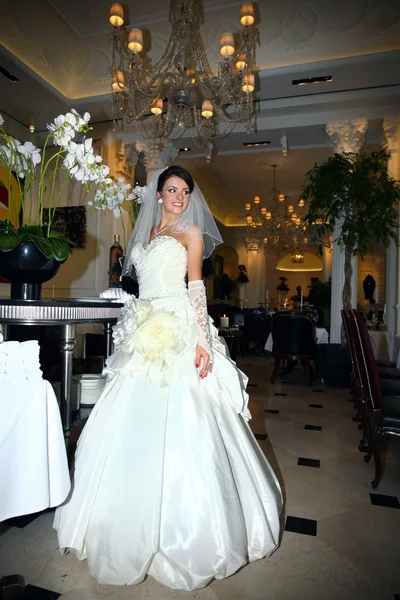 Beautiful bride in unusual wedding dress in the restaurant — Stock Photo, Image