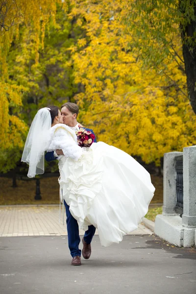 Noiva e noivo — Fotografia de Stock