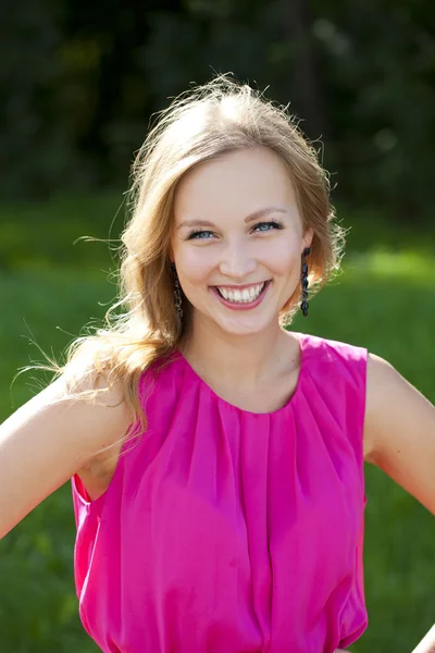 Young beautiful woman — Stock Photo, Image