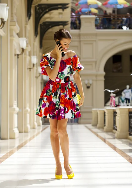 Cheerful young woman calling by phone — Stock Photo, Image