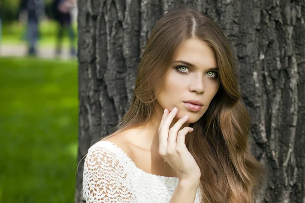 Young beautiful woman — Stock Photo, Image